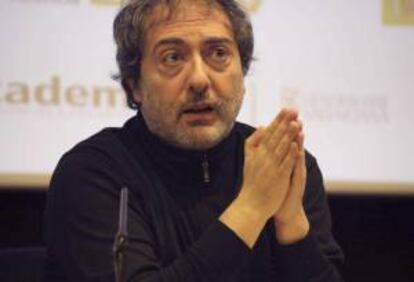 Fotografía facilitada por Mondadori de Javier Olivares, director argumental y jefe de guiones de la serie "Isabel" emitida en TVE.