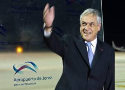 El presidente de Chile, Sebastián Piñera, a su llegada al aeropuerto de Jerez de la Frontera para asistir a la XXII Cumbre de Jefes de Estado y de Gobierno en Cádiz. EFE/Archivo