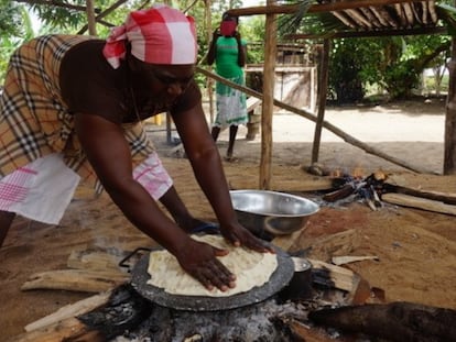 As mulheres usam a mandioca tradicionalmente para cozinhar e sabem prepará-la de várias maneiras.