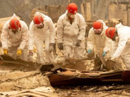 Cientos de voluntarios y militares han hallado 63 cadáveres entre los restos del incendio mientras la lista de desaparecidos se dispara a más de 600