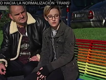 Ekai y su padre Elaxar, en un programa de La Sexta sobre transexualidad en noviembre pasado.