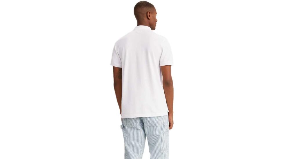 El polo de hombre Levi's tiene un diseño minimalista y un corte regular.