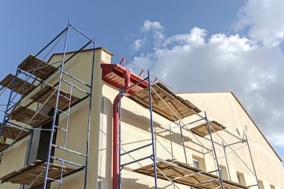 Restoration facade of a house - Banco Sabadell - Estar donde estés - Fondos Europeos de Recuperación