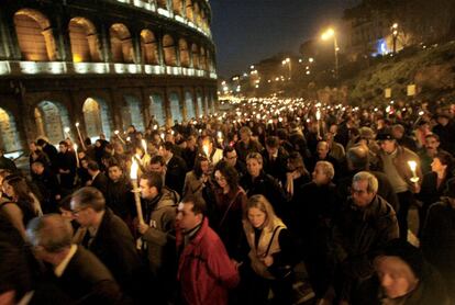 Roma 20/03/2003. Manifestación ante el Coliseo contra el ataque a Irak liderado por Estados Unidos.