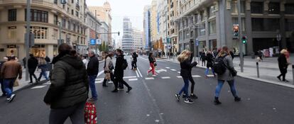 Peatones en Gran Vía el pasado 2 de diciembre.