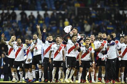 Los jugadores de River celebran su triunfo en el Bernabéu.