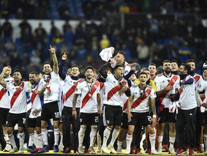 Los jugadores de River celebran su triunfo en el Bernabéu.