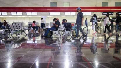 Pasajeros en el Aeropuerto de Toluca, en julio de 2022.