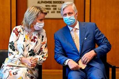 El rey Felipe y la reina Matilde durante una visita al Instituto de Medicina Tropical de Amberes, la semana pasada.