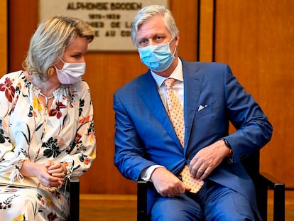 El rey Felipe y la reina Matilde durante una visita al Instituto de Medicina Tropical de Amberes, la semana pasada.