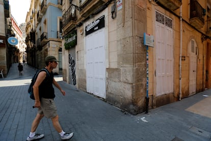 Imagen de la fachada de la antigua farmacia la Boti, en el Casco Antiguo de Alicante.