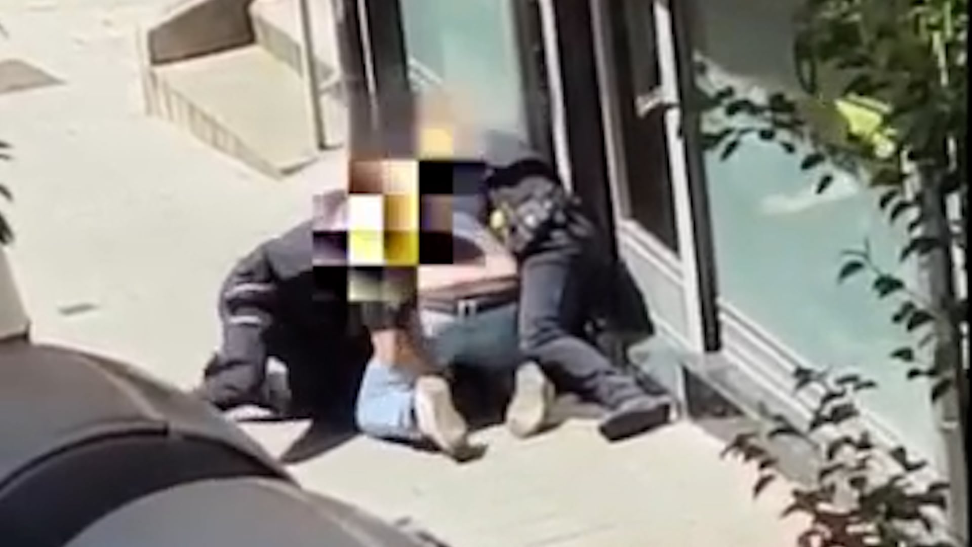 Polémica por un vídeo que obliga a revisar la actuación policial con una pistola táser dos días antes de la muerte de un joven en Santurtzi