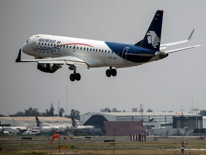 Un avión de Aeroméxico despega del Aeropuerto Internacional de Ciudad de México