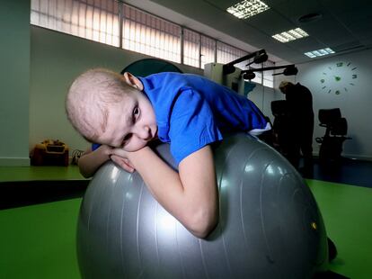 La de Pablo es una carrera de fondo, y la terapia deportiva le ayuda a mantenerse animado. Ver cómo va mejorando le anima también a continuar.