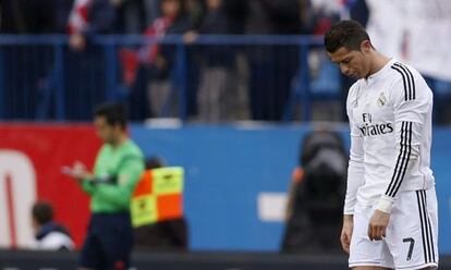 Cristiano, cabizbajo en el campo