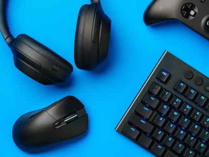 Artículo de EL PAÍS Escaparate que describe los diez superventas con descuento en el 20 aniversario de PcComponentes.