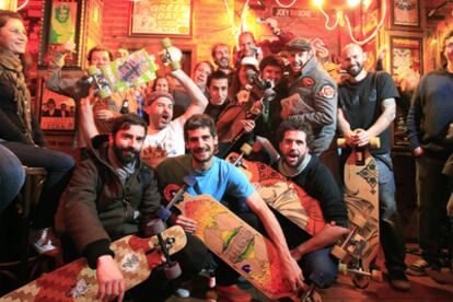 Los miembros del <b>Madrid Old Skool Skaters</b> club, el pasado viernes en el Louie Louie.