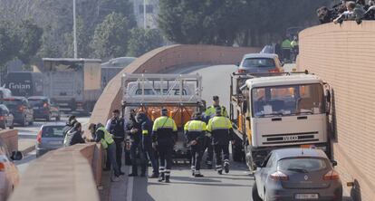 El conductor del cami&oacute; de but&agrave; (dreta) ha estat detingut.