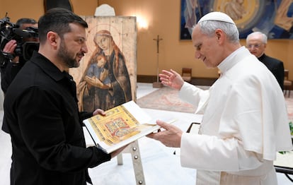 Volodímir Zelenski es recibido por el papa León XIV en el Vaticano el pasado 18 de mayo.