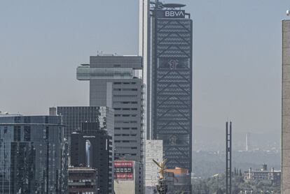 Vista de la torre BBVA Bancomer en Ciudad de México.