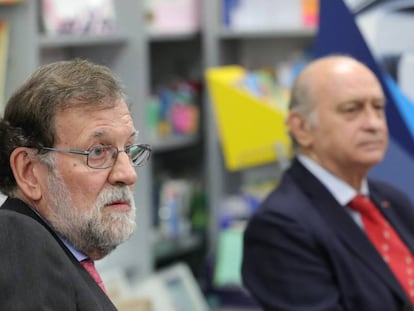 Mariano Rajoy yJorge Fernández Díaz este jueves durante la presentación del libro del exministro del Interior.