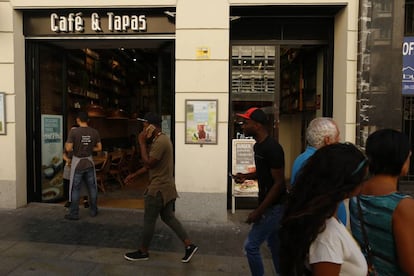 The restaurant that replaced the old Madrid clothing store Camisería Hernando on Gran Vía.