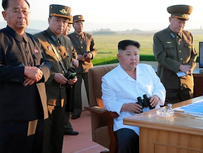 Kim Jong-un sigue lanzando misiles al mar para demostrarle al mundo que puede alcanzar nuclearmente a América.