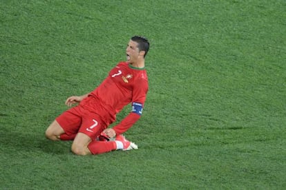 Cristiano Ronaldo celebra su segundo gol ante Holanda. 