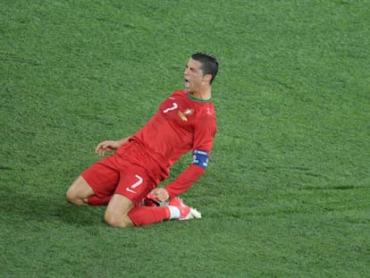 Cristiano Ronaldo celebra su segundo gol ante Holanda. 