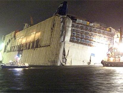 El transatlántico <i>Orgullo de América,</i> se hundió en el astillero alemán de Bremerhaven