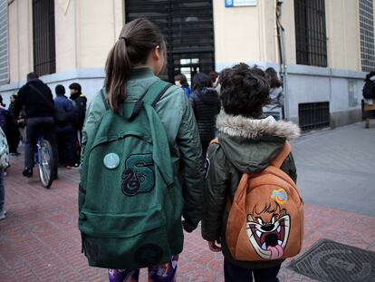 Entrada al colegio Reina Victoria, en Madrid.