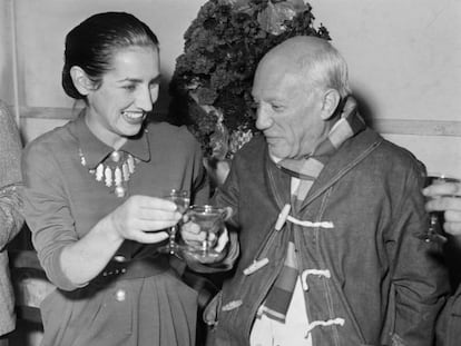 Picasso y su mujer Fran&ccedil;ois, en la celebraci&oacute;n del 70 cumplea&ntilde;os del pintor en Francia.