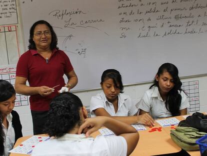 Escuela a tiempo completo, en El Salvador.