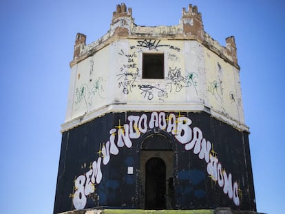 Um farol abandonado