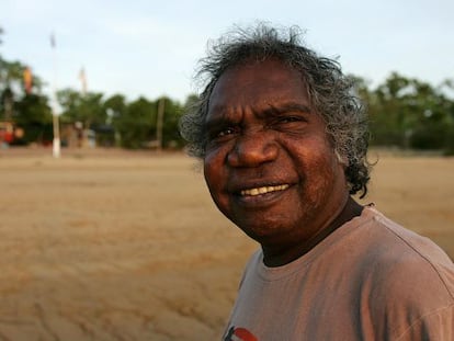 El cantante Mandawuy Yunupingu en la reserva de Arnhem Land, en 2005.