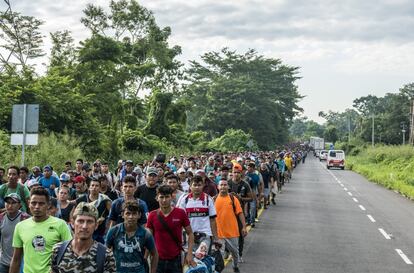 La cifra oficial de migrantes caminando sobre la carretera superó los siete mil, el 21 de octubre de 2018.