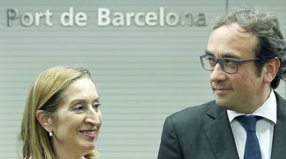 La ministra de Fomento en funciones, Ana Pastor, y el conseller de Territorio y Sostenibilidad de la Generalitat, Josep Rull 
