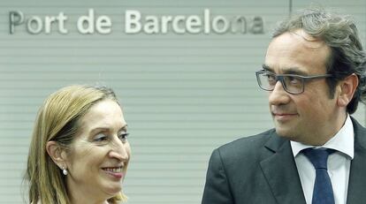 La ministra de Fomento en funciones, Ana Pastor, y el conseller de Territorio y Sostenibilidad de la Generalitat, Josep Rull