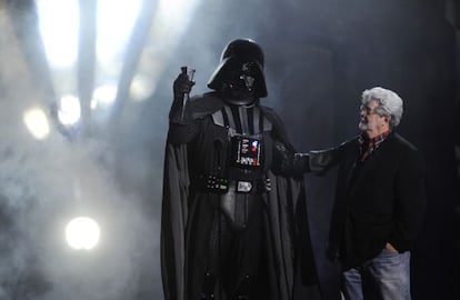 George Lucas y Darth Vader, en los premios Scream de 2011, donde Vader fue elegido recibi&oacute; el premio Ultimate Villain.