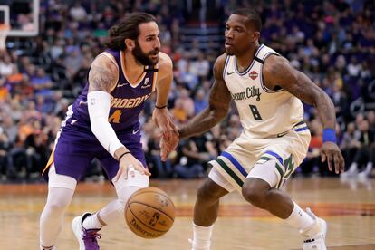 Ricky Rubio, defendido por Eric Bledsoe.