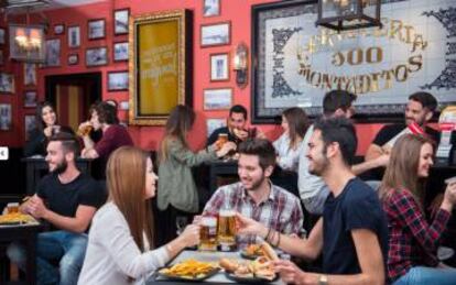 Interior de un 100 Montaditos, uno de los restaurantes del grupo.