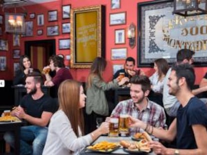 Interior de un 100 Montaditos, uno de los restaurantes del grupo.