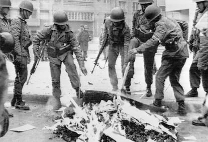 Quema de libros en el golpe de Pinochet.