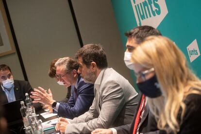 El secretario general de Junts per Catalunya, Jordi Sánchez (c), junto a otros cargos de la formación, en una imagen de archivo.