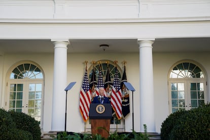 El presidente de Estados Unidos, Joe Biden, confirma el alto el fuego en los jardines de la Casa Blanca, en Washington, el 26 de noviembre de 2024.