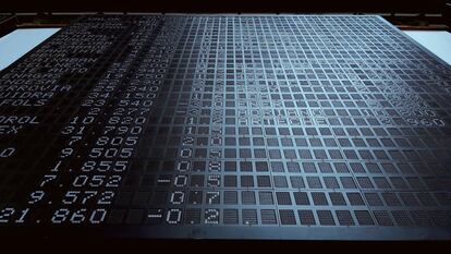 Panel con las cotizaciones en la Bolsa de Madrid