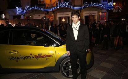 Quim Gutierrez, presentador de los premios, junto al nuevo Adam Rocks de Opel