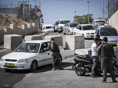 Controle israelense em bairro palestino de Jerusalém Oriental.