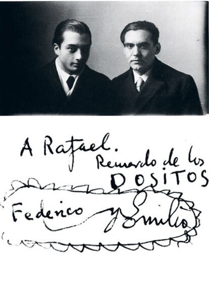 El poeta Federico García Lorca, junto al escultor Emilio Aladrén