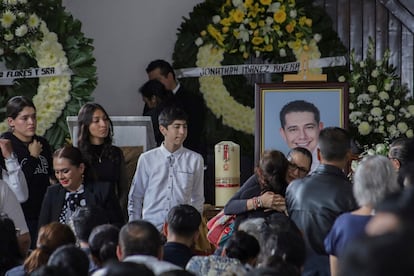 Asistentes al funeral de Alejandro Arcos, el 7 de octubre de 2024.